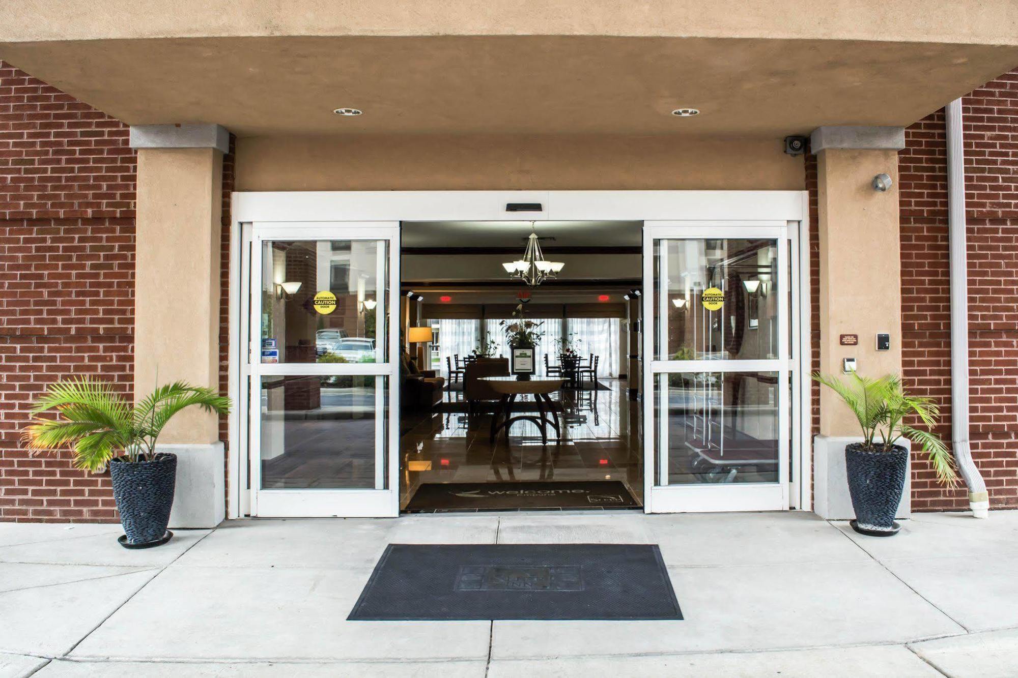 Comfort Inn Эмпория Экстерьер фото