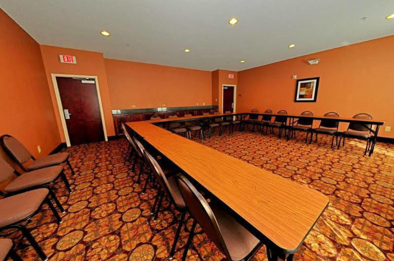 Comfort Inn Эмпория Экстерьер фото
