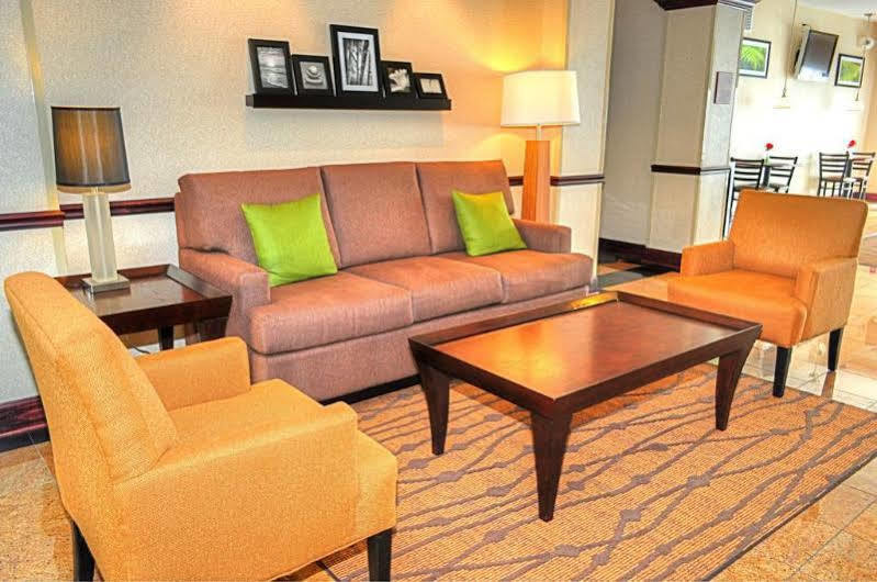 Comfort Inn Эмпория Экстерьер фото